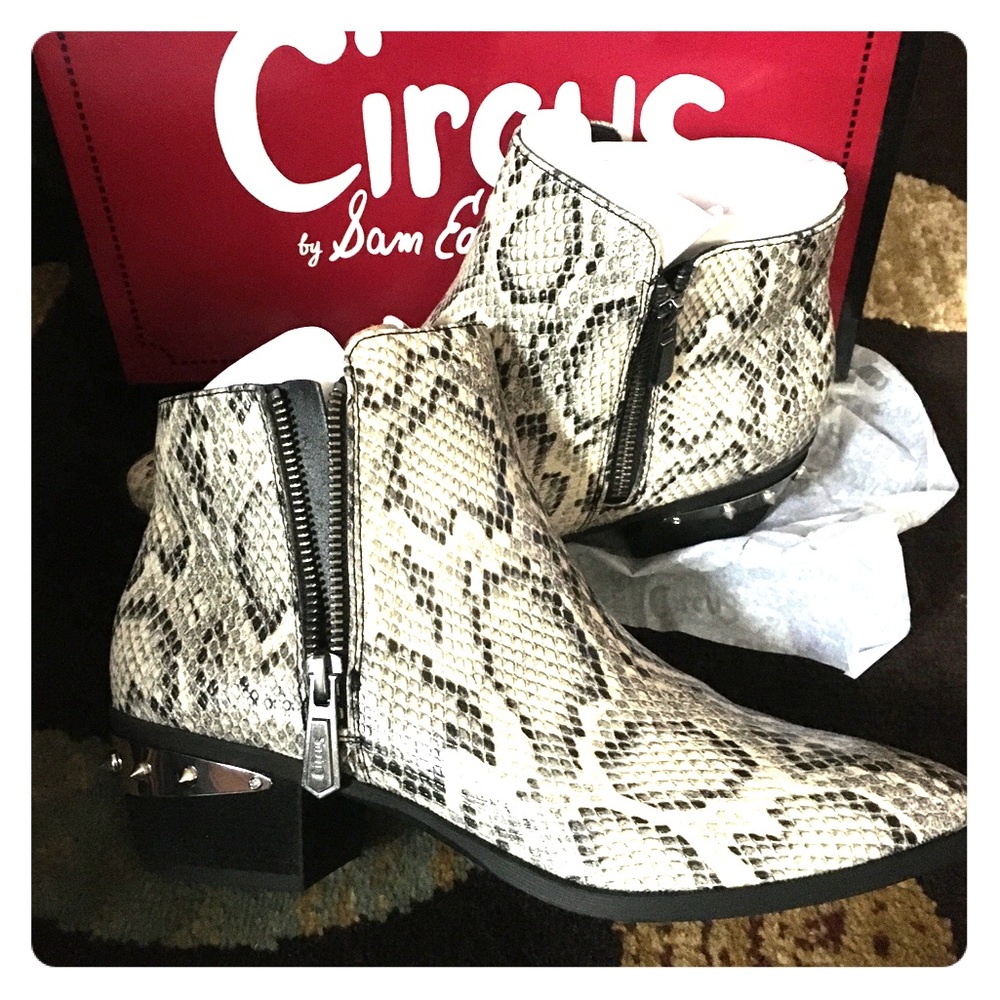 NIB Circus 🎪 by Sam Edelman Snakeskin booties